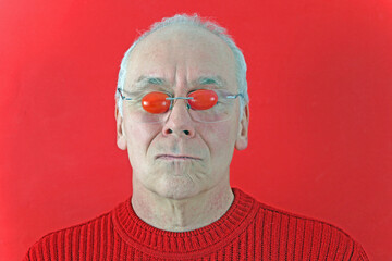 Tomaten auf den Augen haben