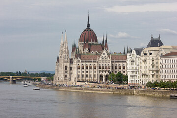 Obraz premium Hungarian Parliament building on the banks of the Danube, Budapest
