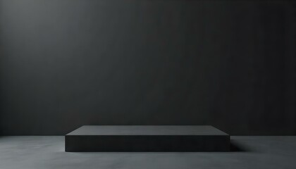 Una fotografía de estudio minimalista presenta una plataforma negra rectangular sobre un fondo gris oscuro