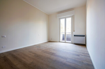 Fototapeta premium Empty apartment room with wooden floor and balcony door