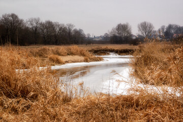 Odwilż nad rzeką Narew, Podlasie, Polska
