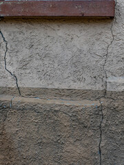 Risse an der Hauswand