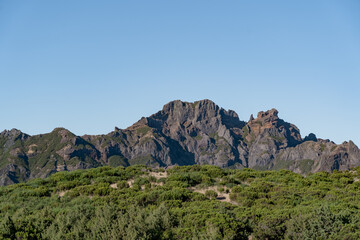Hike pico do arieiroo to pico ruivo in madeira, beautiful mountain range.