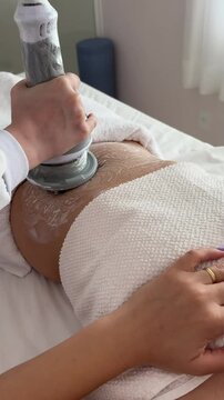 Modellata procedimento est&eacute;tico abdominal 