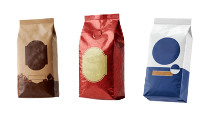 Conjunto de pacotes de café , embalagens de café moído , em grãos, vermelho azul, marrom e de papel kraft isolado em fundo transparente 