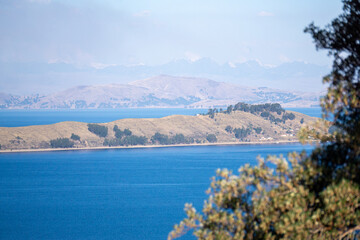Obraz premium Scenic View of Isla de la Luna in Bolivia on Lake Titicaca With Snow-Capped Andes Mountains in the Background Under a Clear Blue Sky