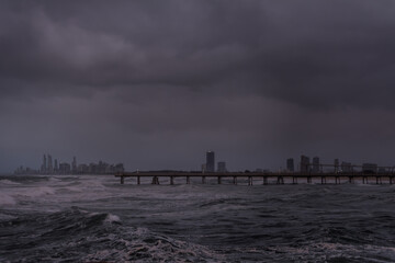 Obraz premium Gold coast pier at dramatic weather conditions