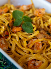 Perfect tagliatelle with shrimp and a green detail