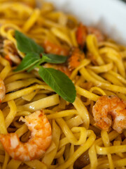 Perfect tagliatelle with shrimp and a green detail