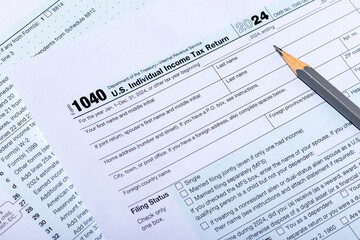 Obraz premium USA individual income tax return form 1040 close-up. Tax payment and filing concept