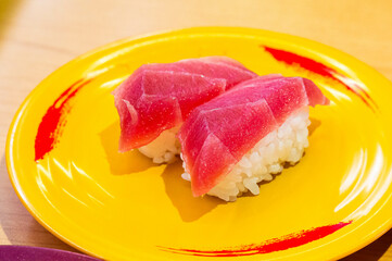 回転寿司店のマグロ赤身