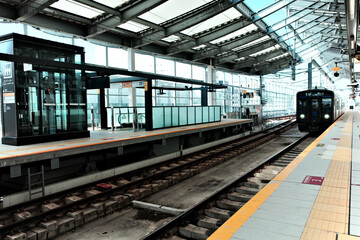 長崎駅の鉄骨と線路とホーム