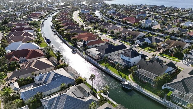 luxury homes on a boating canal in Bradenton, South Florida during the winter