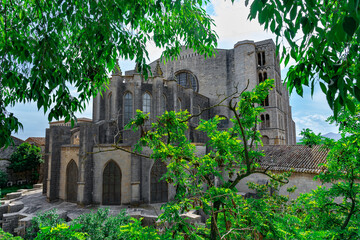 Catedral de Girona un día soleado con cielo azul y nubes. Desde Gerona, Cataluña, España, Europa.