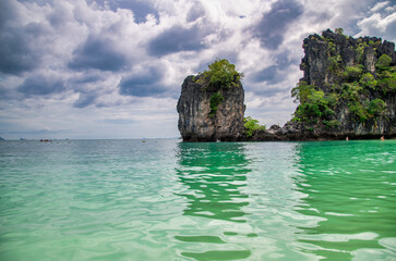 Obraz premium Pristine Ko Lao Bile Beach in Thailand with crystal-clear waters and untouched nature