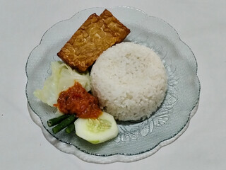 Fresh vegetables. Traditional Indonesian food. Lalapan traditional Indonesian food, consisting of fresh vegetable rice served with chili sauce, tempeh.