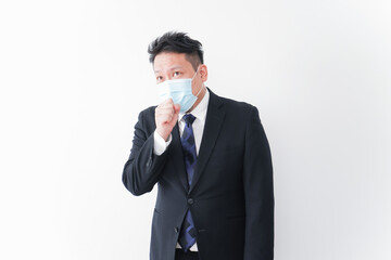 体調に不安を感じるビジネスマン