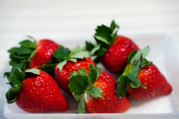 ヘタの大きなイチゴ