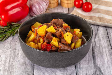 Rogiut with meat, potato and tomatoes