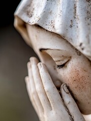 Obraz premium Detailed close up of a praying statue capturing the emotion in the face of a religious figure in soft light : Generative AI