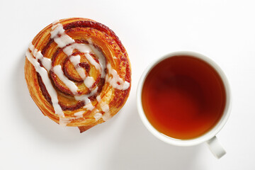 Cinnamon bun and tea
