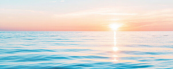 Obraz premium The ocean is calm and the sky is a beautiful shade of pink