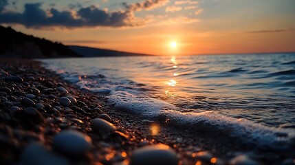 Obraz premium Golden Sunset Reflected Over Calm Ocean Waves with Pebbles on Shore : Generative AI
