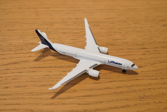 Majorette Lufthansa plane