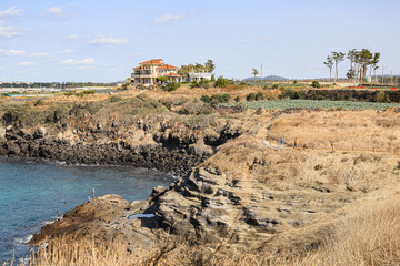 바다와 언덕이 어우러진 풍경 제주 제주시 한경면 용수리 올레길 12코스 생이기정