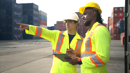 Engineers and technicians supervise and inspect the delivery of containers
