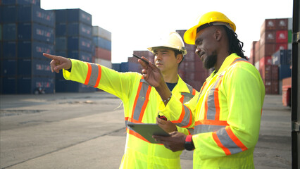 Engineers and technicians supervise and inspect the delivery of containers