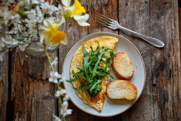 Omelette with arugula and toasted bread.