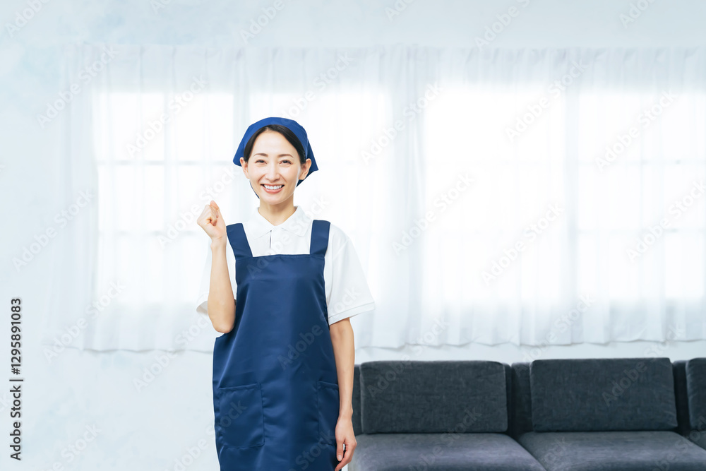 Leinwandbilder 女性、エプロン、家事代行、ガッツポーズ、ハウスキーパー、家事、清掃、掃除、笑顔、やる気、元気、満足、努力、応援、頑張る、張り切る、三角巾、清掃員、ハウスクリーニング、大掃除、仕事、アルバイト、パート、働く、求人、リビングルーム、室内、部屋、ホテル、ハウスキーピング、整理収納アドバイザー、料理、調理師、おまかせ、信頼、アウトソーシング、派遣、ミドルエイジ、30代、40代、挑戦、チャレンジ、スキルアッ