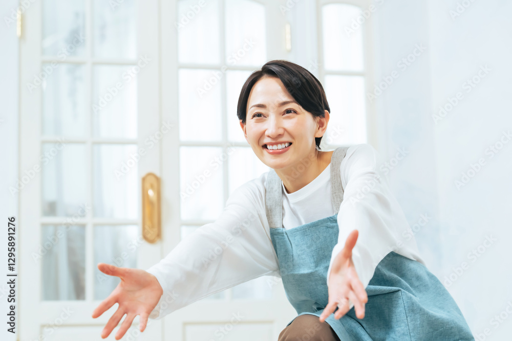 Aufkleber 保育士、女性、保育、子供、保育園、幼稚園、日本人、学童、託児所、笑顔、ママ、子育て、育児、仕事、アルバイト、パート、資格、ポジティブ、嬉しい、楽しい、元気、コピースペース、室内、インテリア、あやす、遊ぶ、職業、エプロン、お迎え、送迎、サービス、サポート、こども、児童、家事、明るい、さわやか、しゃがむ、迎える、求人、ミドルエイジ、30代、40代、先生、登園、部屋、主婦、お母さん、人物