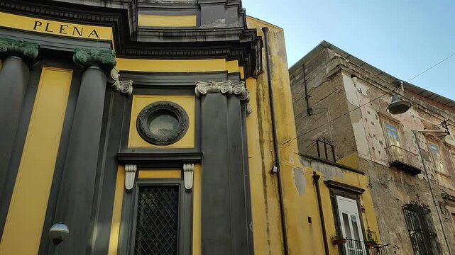 Napoli - Basilica della Santissima Annunziata Maggiore da Via Annunziata