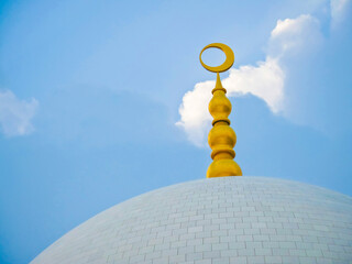 Sheikh Zayed mosque dome with crescent in Abu Dhabi, United Arab Emirates © Xavier Allard