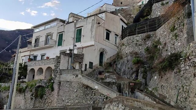 Pontone - Panoramica del borgo da Via Noce