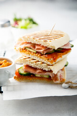 Grilled sandwich with prosciutto and vegetables