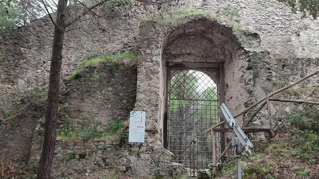 Salerno - Panoramica del castello longobardo dal parco