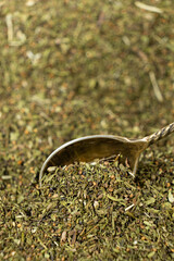 Obraz premium Savory herb seasoning in a spoon macro