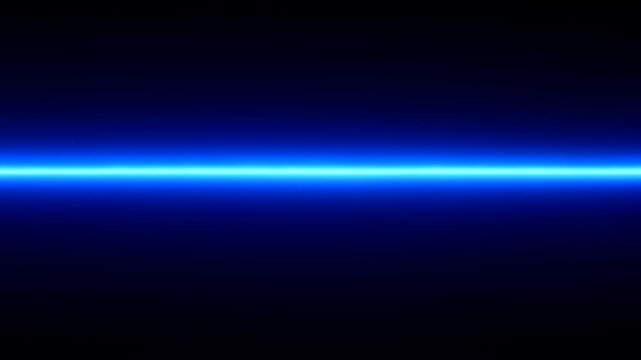Formation de faisceaux d'&eacute;nergie &eacute;lectrique bleu vif dans un environnement sombre la nuit
