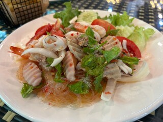 Yam Woon Sen Talay, Thai spicy glass noodle salad with seafood © Pratchayaporn