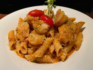 Rigatoni with bell pepper sauce and parmesan cheese