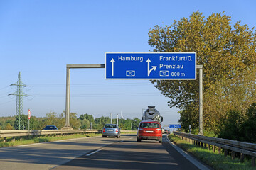 Autobahntafel auf Autobahn A10 Richtung Hamburg, auf der Höhe Ausfahrt Frankfurt/Oder, Prenzlau