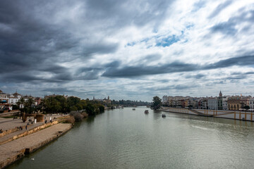 Obraz premium View of the Guadalquivir River as it passes through the city of Seville. Andalusia, Spain.
