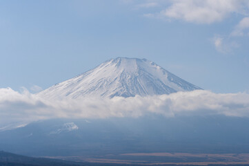 山中湖から望む冬の富士山