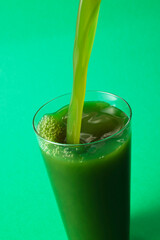グラスに注いだ青汁　Aojiru (green juice) poured into a glass