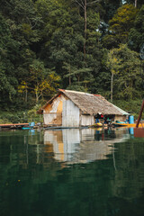 Obraz premium House on the lake in Thailande