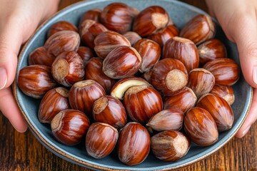 Obraz premium A warm plate of freshly roasted chestnuts being cracked open