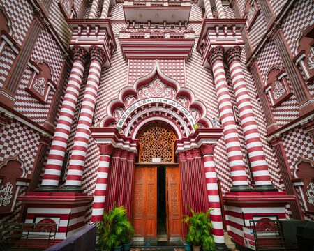 Exterior photo of the Jami Ul-Alfar Mosque, known as the Samman Kottu Palli, Rathu Palliya, Red Masjid or the Red Mosque. It is a historic mosque in Colombo, Sri Lanka